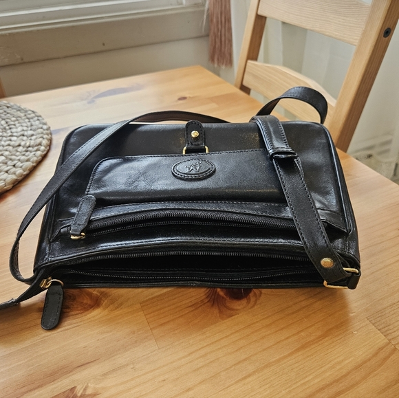 Mouflon Black Leather Crossbody Bag - Picture 10 of 11